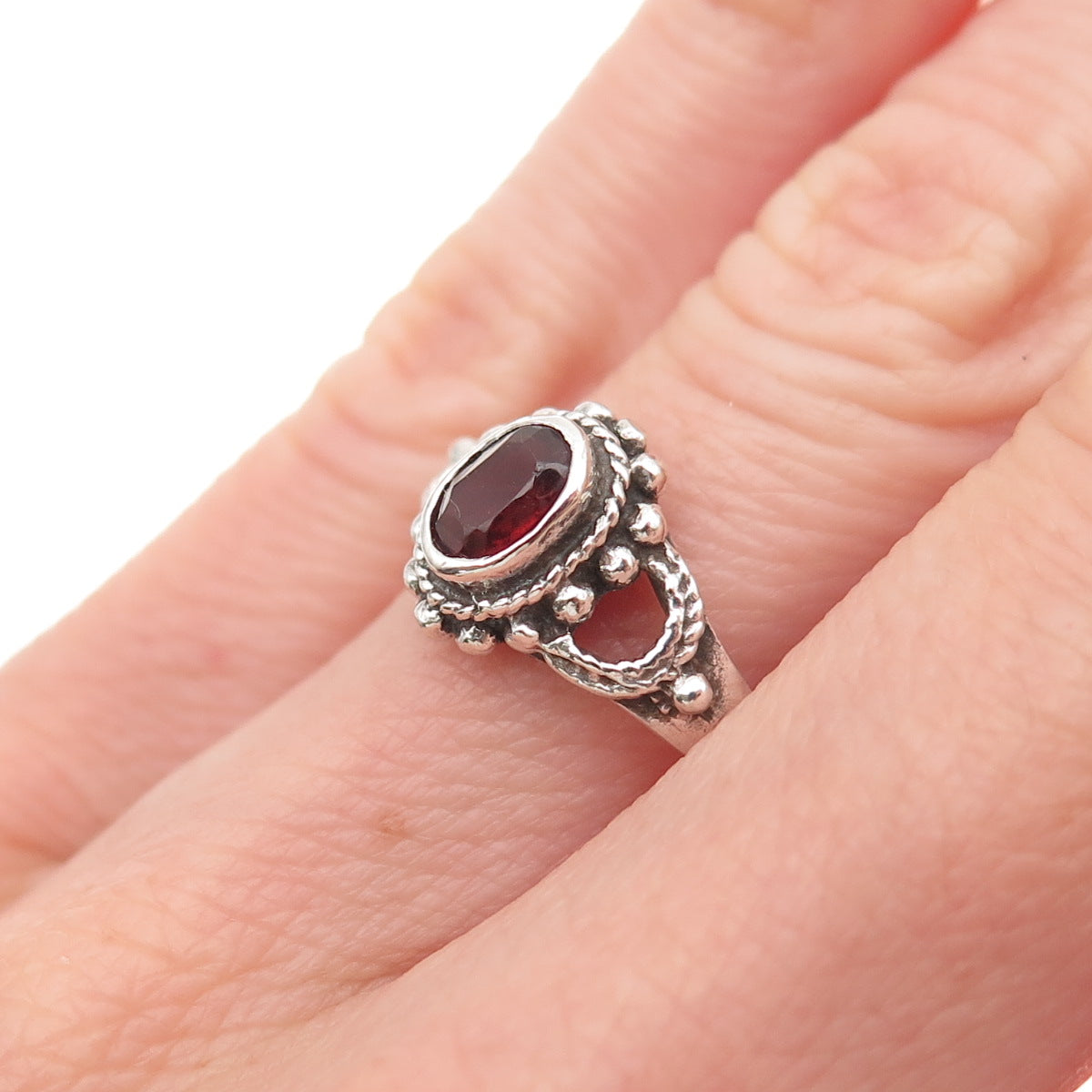 925 Sterling Silver Vintage Real Oval-Cut Red Garnet Oxidized Ring Size 6