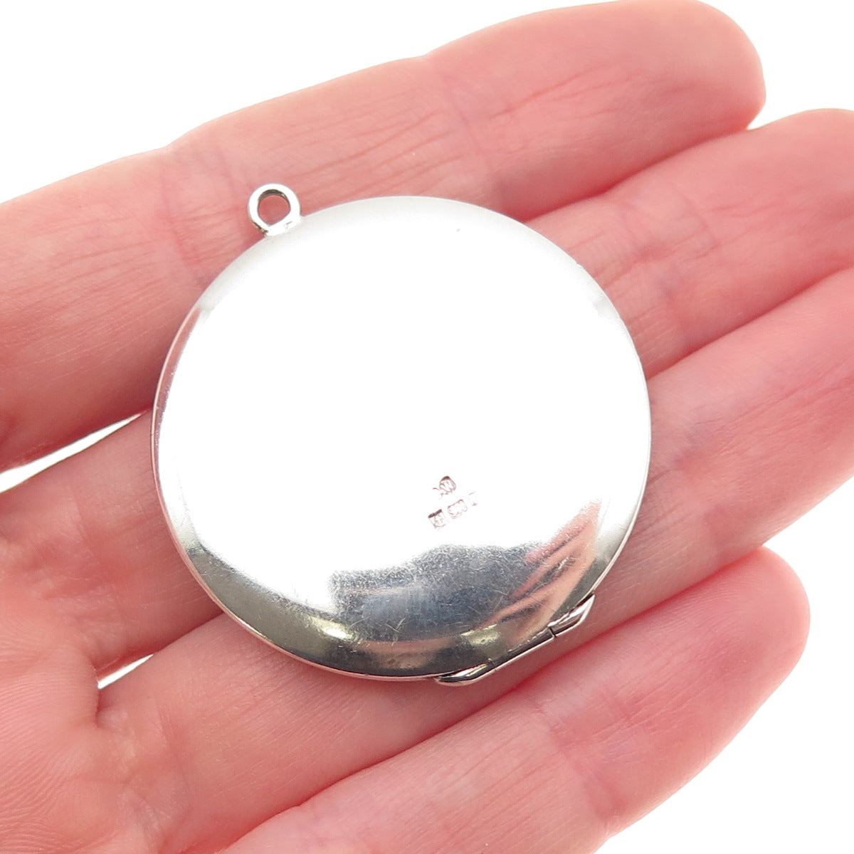 925 Sterling Silver Vintage 1977 LW Birmingham Engraved Floral Locket Pendant