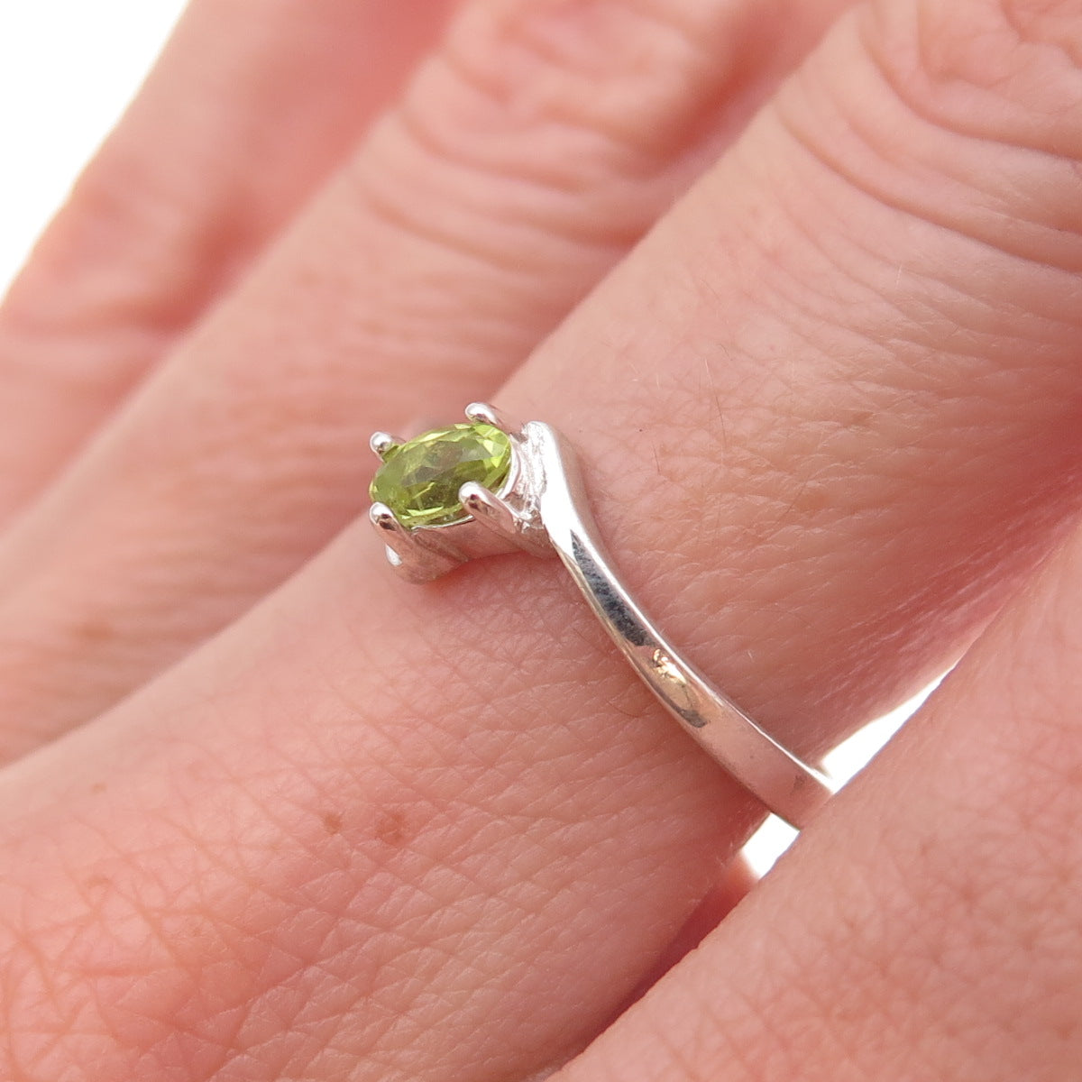 Nevada 925 Sterling Silver Vintage Real Oval-Cut Peridot Bypass Ring Size 6.5