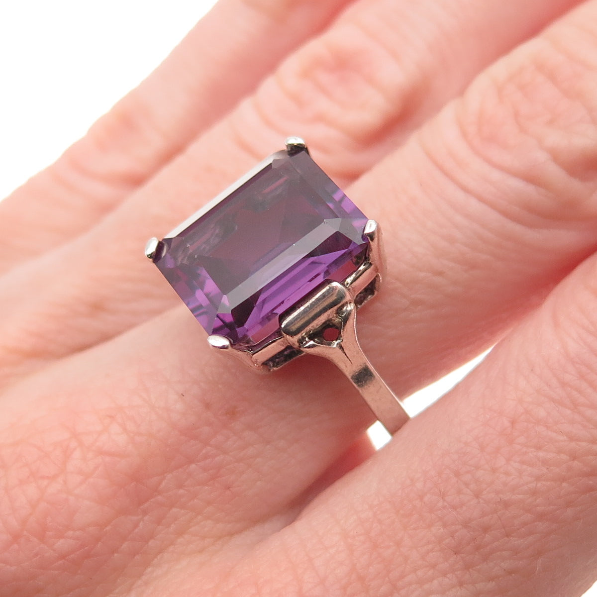 Chateau D’Argent Sterling Vintage Lab-Created Peacock Sapphire Ring Size 8.75