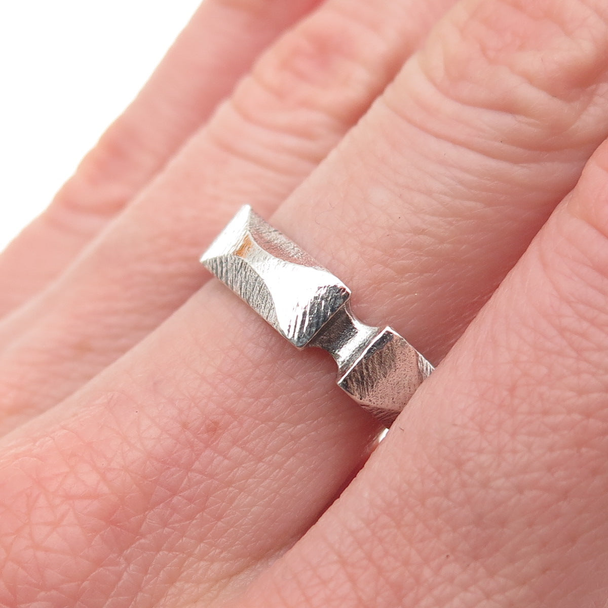 925 Sterling Silver Vintage Modernist Oxidized Band Ring Size 7