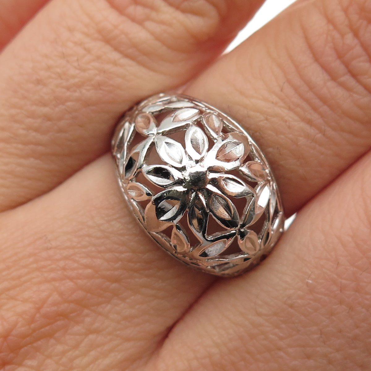 925 Sterling Silver Vintage Flower Dome Ring Size 7.25