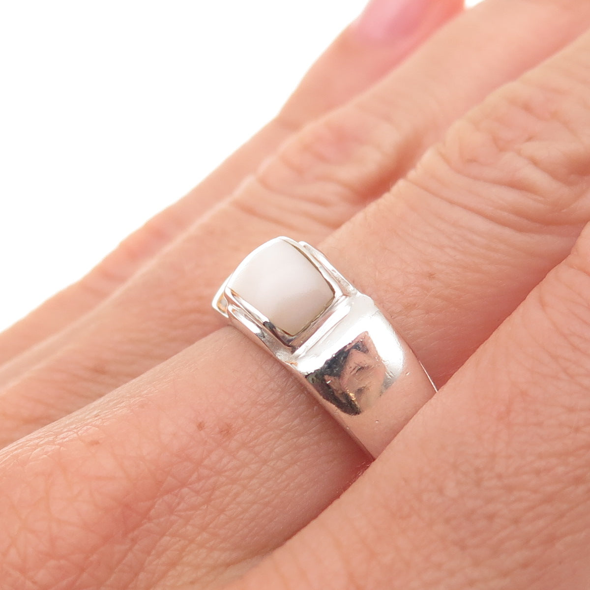925 Sterling Silver Vintage Real MOP Modernist Oxidized Ring Size 7.25