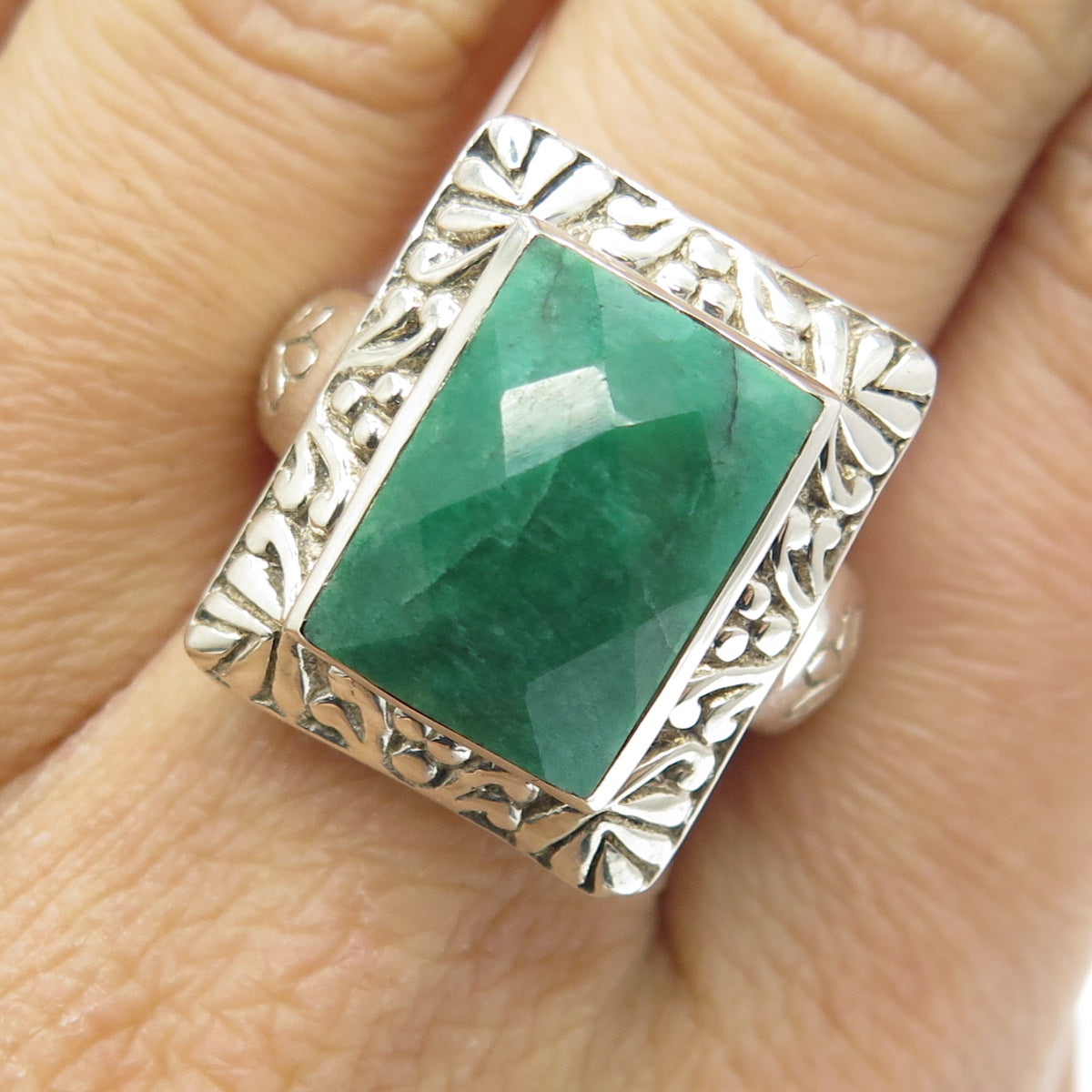 925 Sterling Silver Real Checkered Emerald Gemstone Ornate Frame Ring Size 8