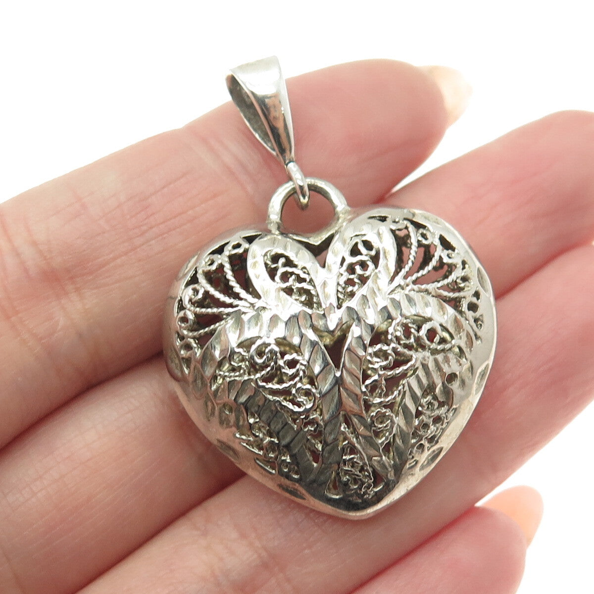 BEAU 925 Sterling Silver Vintage Diamond-Cut Filigree Heart Pendant