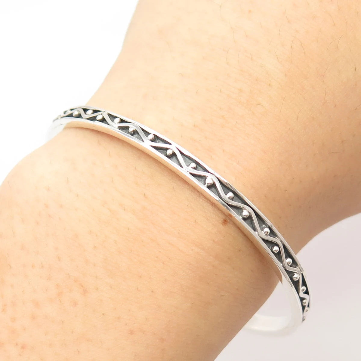 925 Sterling Silver 2-Tone Vintage Textured Heart Bangle Bracelet 8"