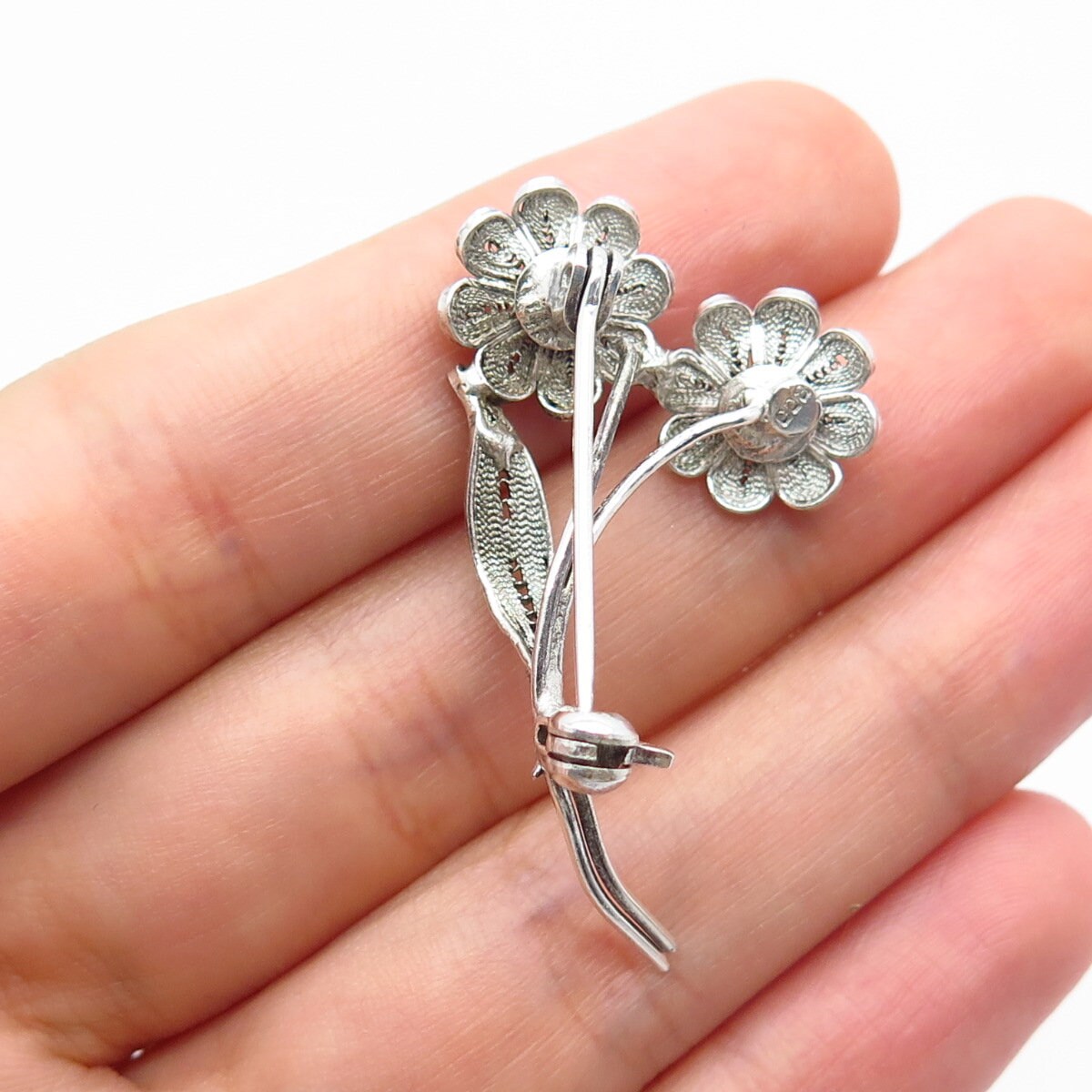800 Silver Vintage Floral Leaf Filigree Pin Brooch