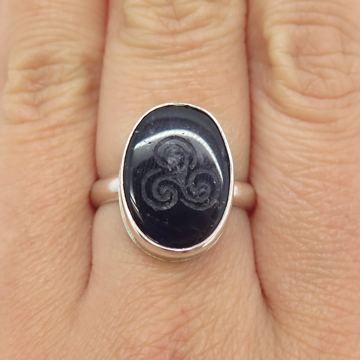 R. STRANGE 925 Sterling Silver Vintage Amethyst Gem Triskelion Ring Size 7.5