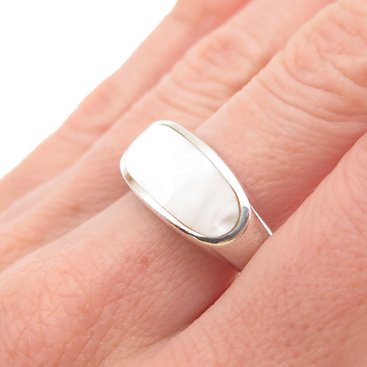 E. Pearl 925 Sterling Silver Vintage Real MOP Modernist Ring Size 9.75