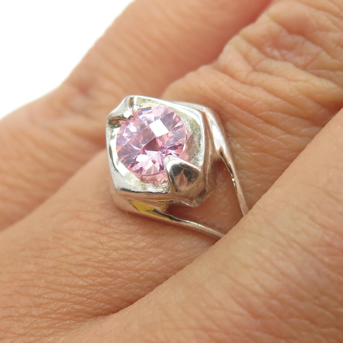 925 Sterling Silver Round-Cut Shaped Pink C Z Ring Size 6.25