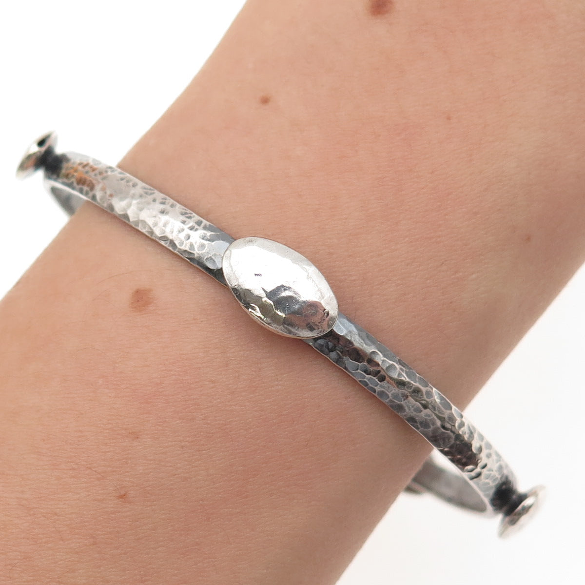 925 Sterling Vintage Modernist Station Hammered Oxidized Bangle Bracelet 8"