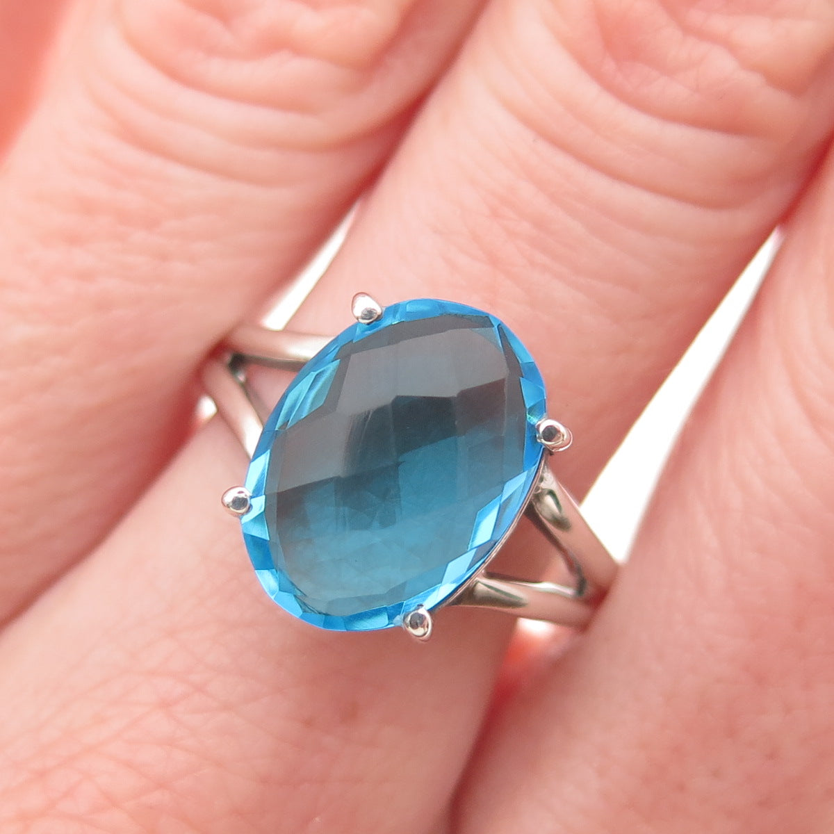 925 Sterling Silver Vintage Oval-Cut Blue C Z Ring Size 9.25