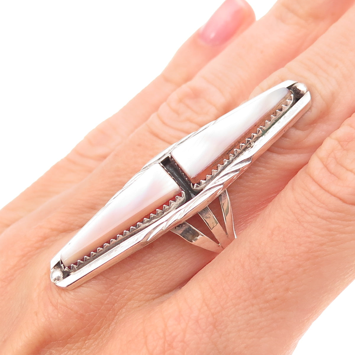 Old Pawn 925 Sterling Silver Vintage Southwestern MOP Tribal Ring Size 7.5