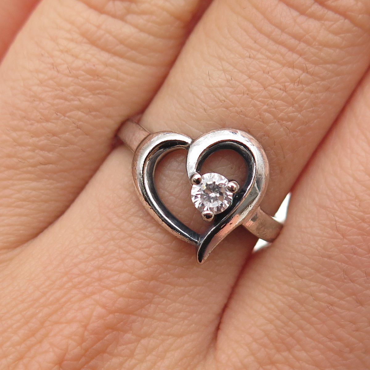 925 Sterling Silver Vintage Round-Cut C Z Heart Oxidized Ring Size 8