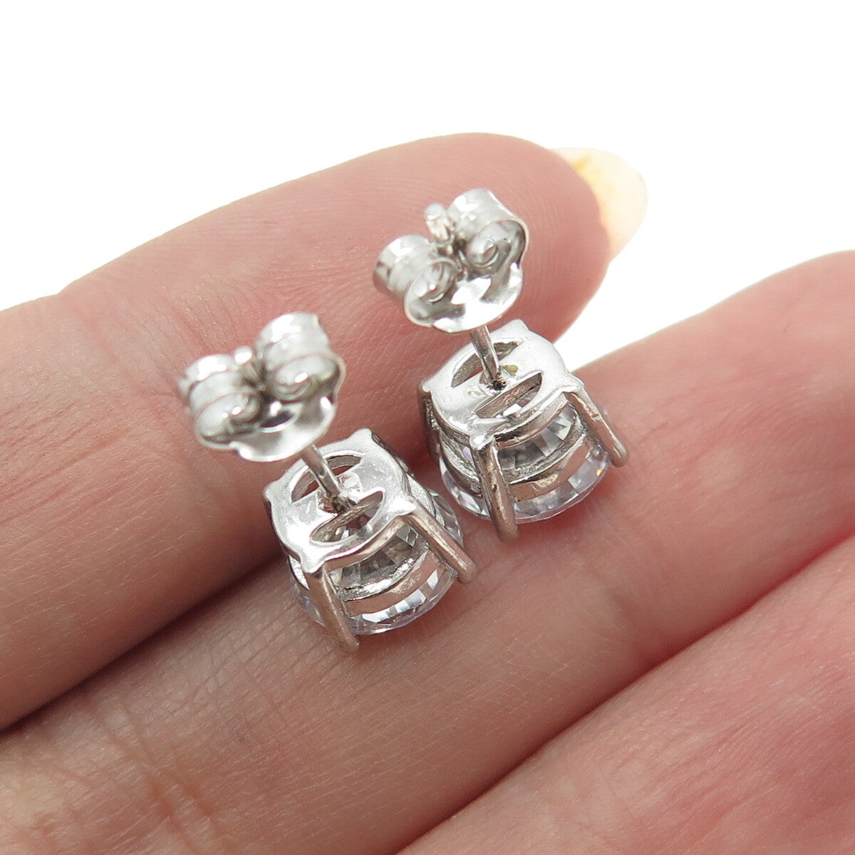 925 Sterling Silver Round-Cut Shaped C Z Stud Earrings