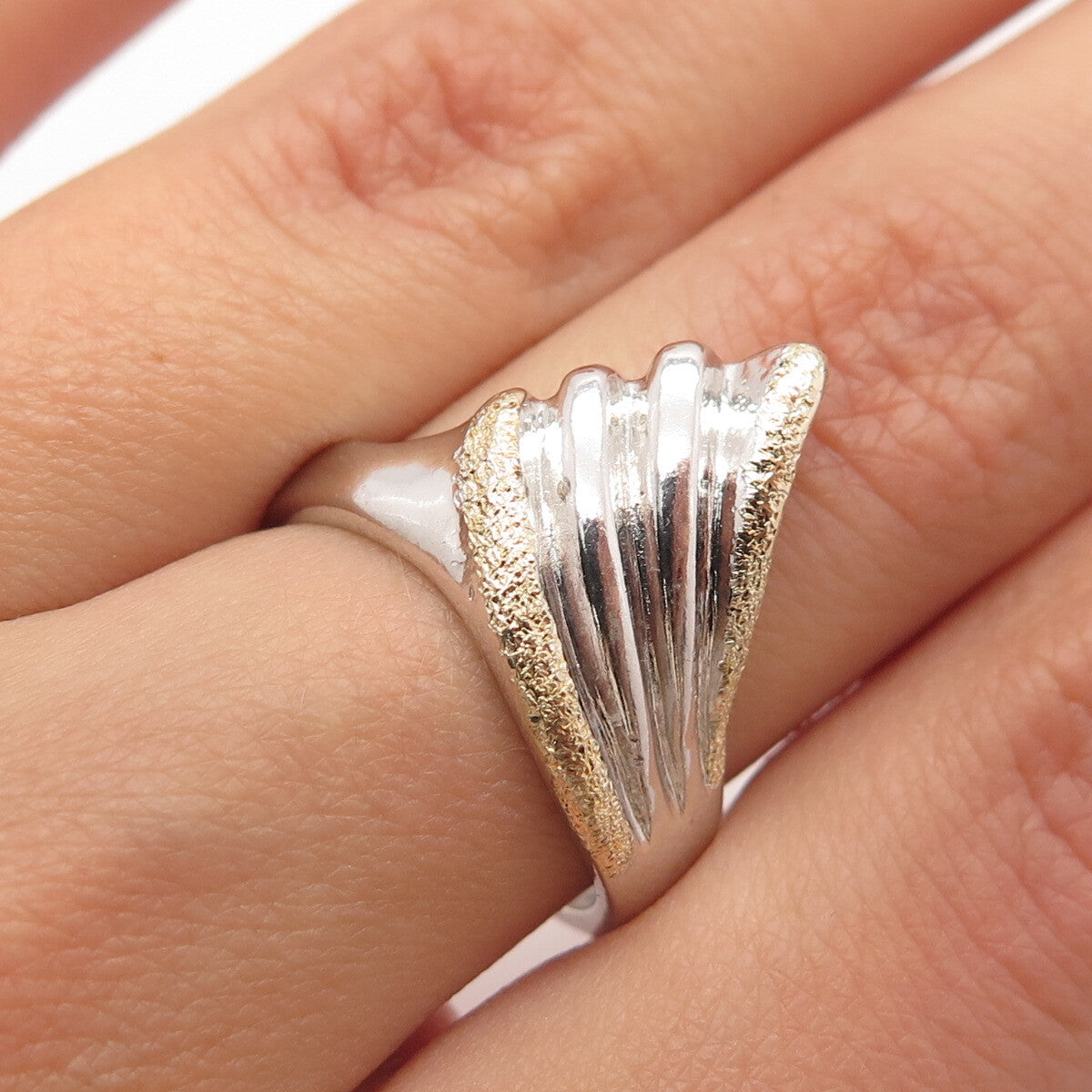 925 Sterling Silver 2-Tone Vintage Ribbed Ring Size 6