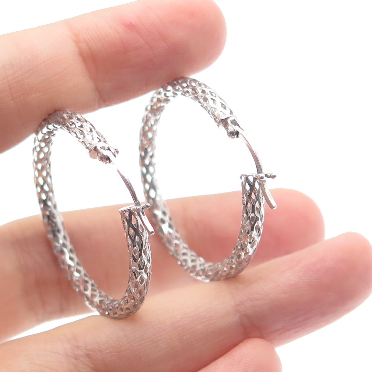 925 Sterling Silver Open Diamond-Cut Hoop Earrings