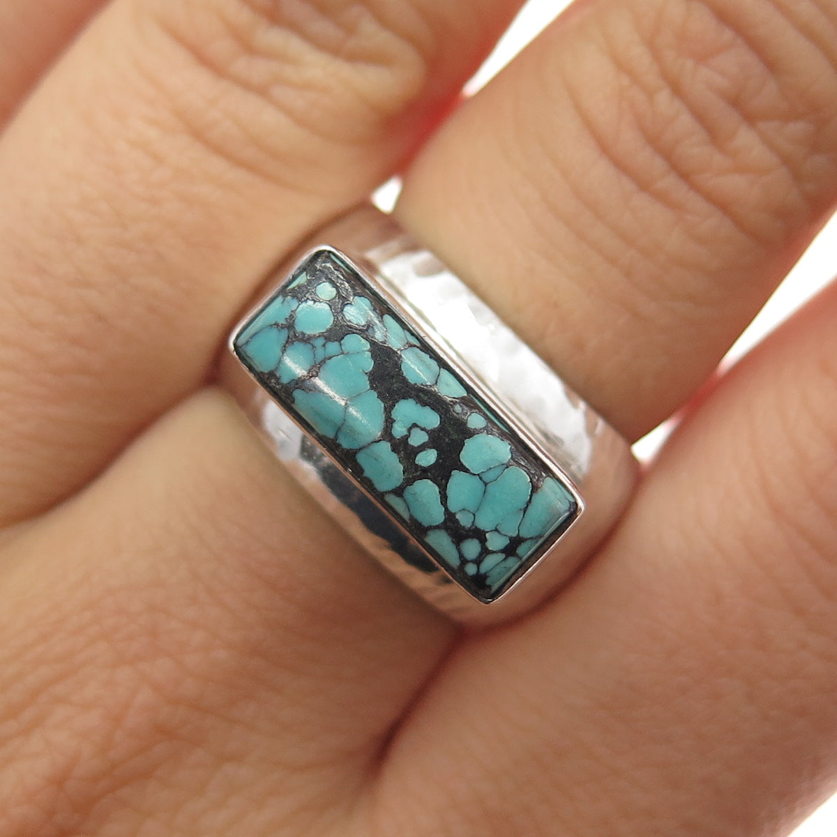 925 Sterling Silver Vintage Real Peacock Turquoise Hammered Finish Ring Size 7.5