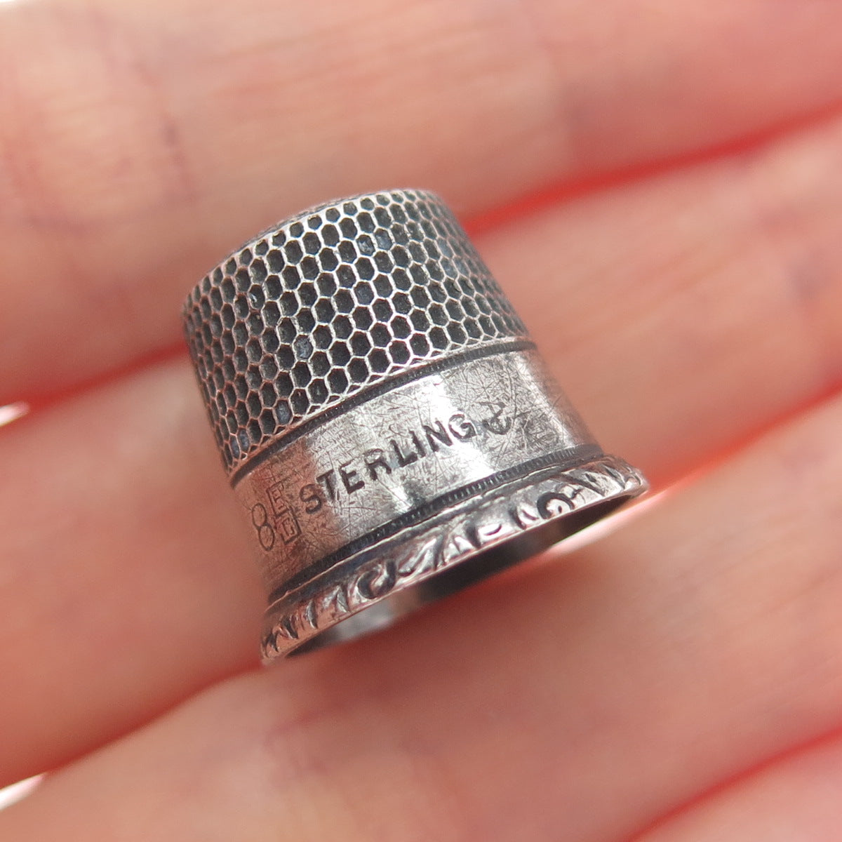 STERN BROTHERS Sterling Silver Antique Art Deco Oxidized Sewing Thimble Size 8