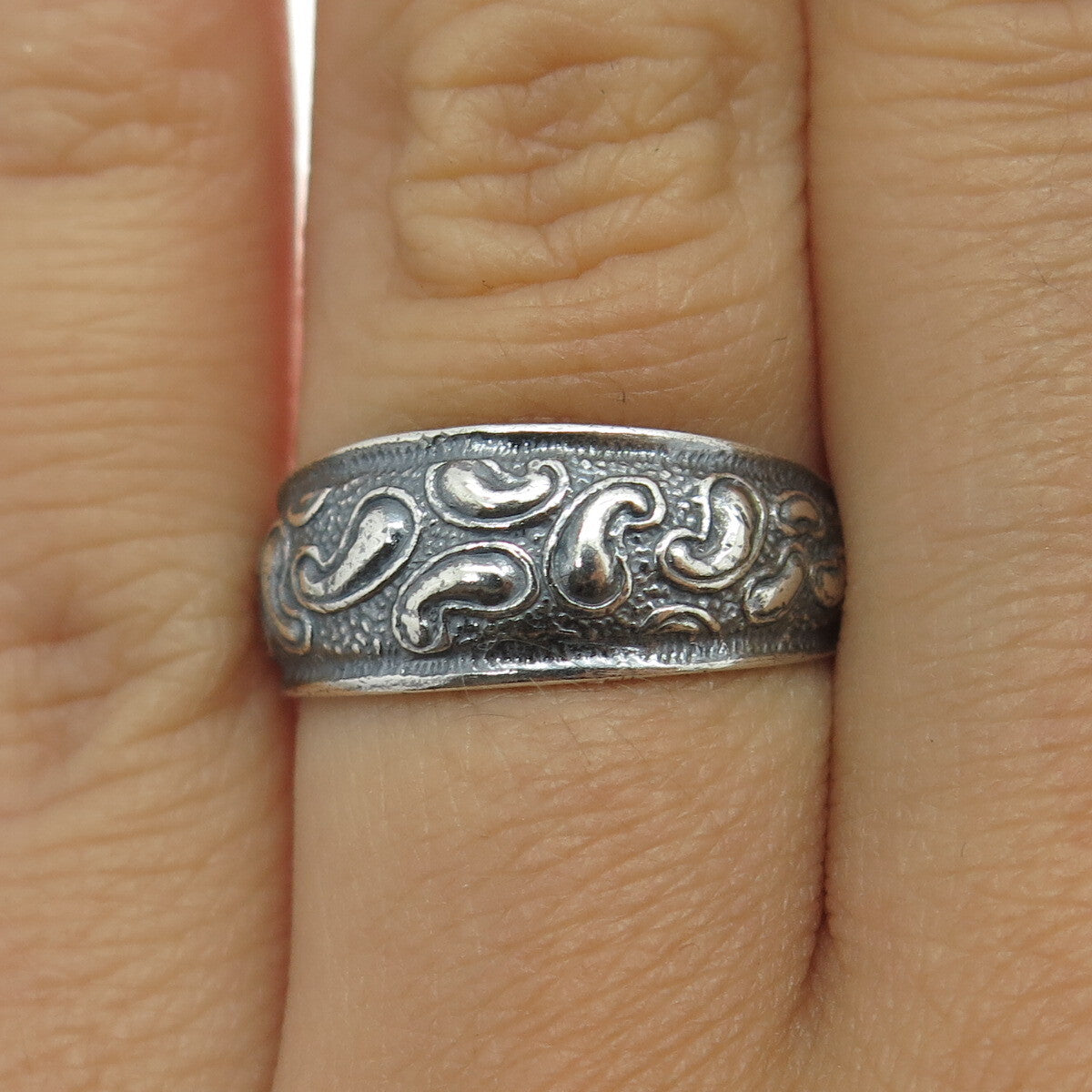 925 Sterling Silver Vintage European Bean Pattern Oxidized Ring Size 7