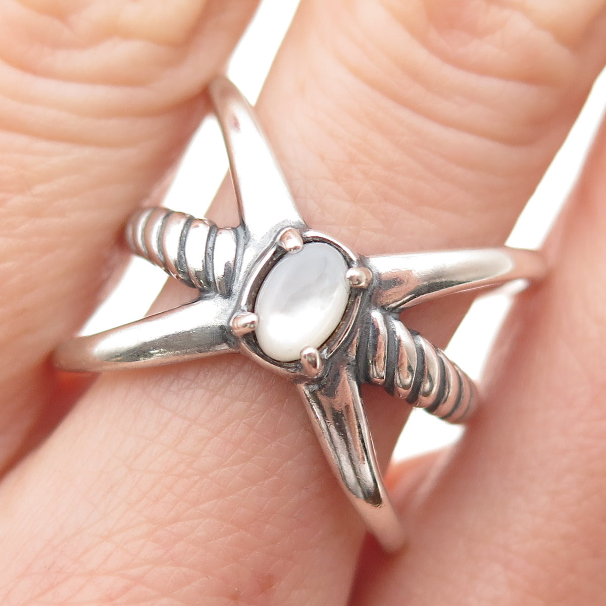 Carolyn Pollack 925 Sterling Silver Vintage Real MOP Crisscross Ring Size 8.75