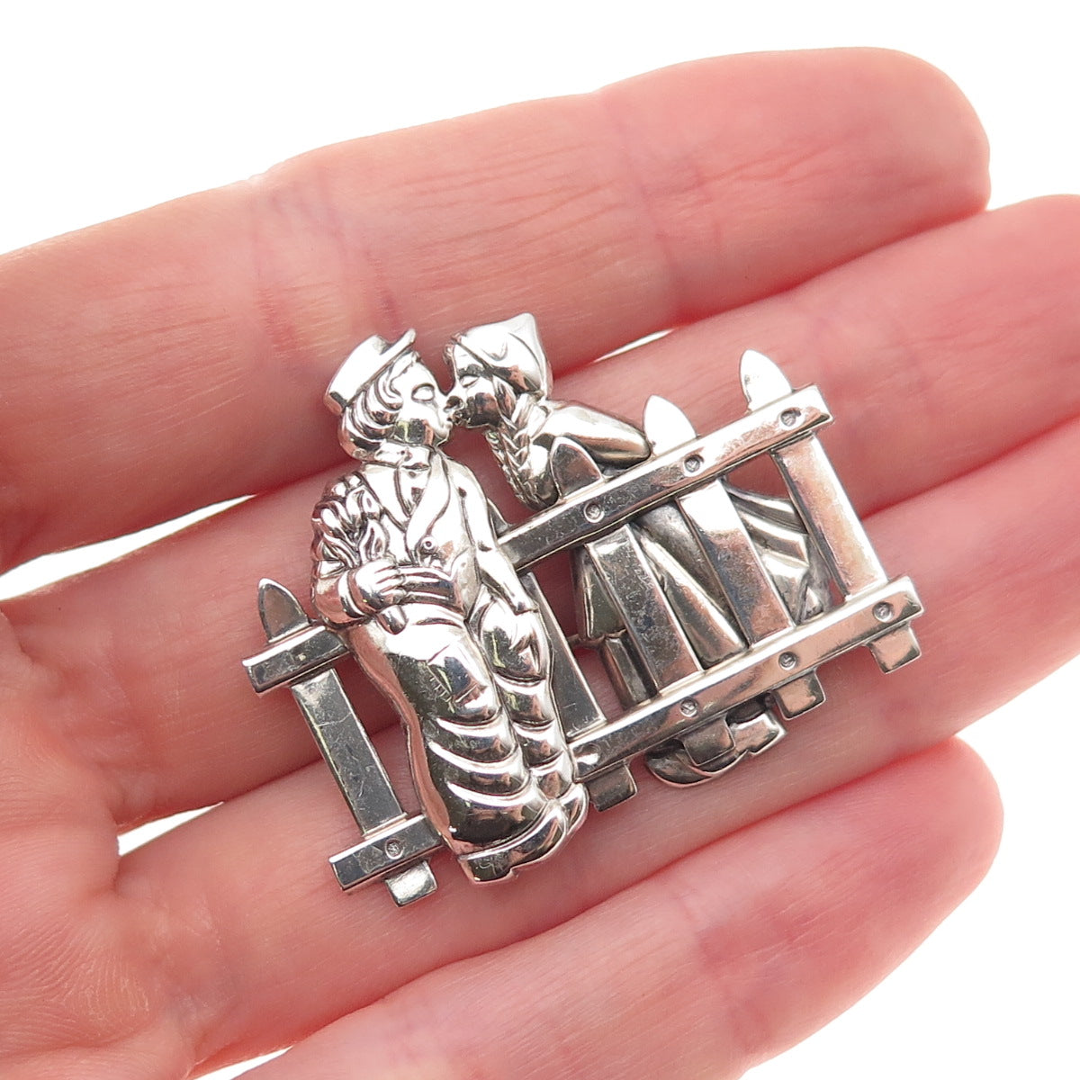 925 Sterling Silver Vintage Dutch Couple Kissing Oxidized Pin Brooch