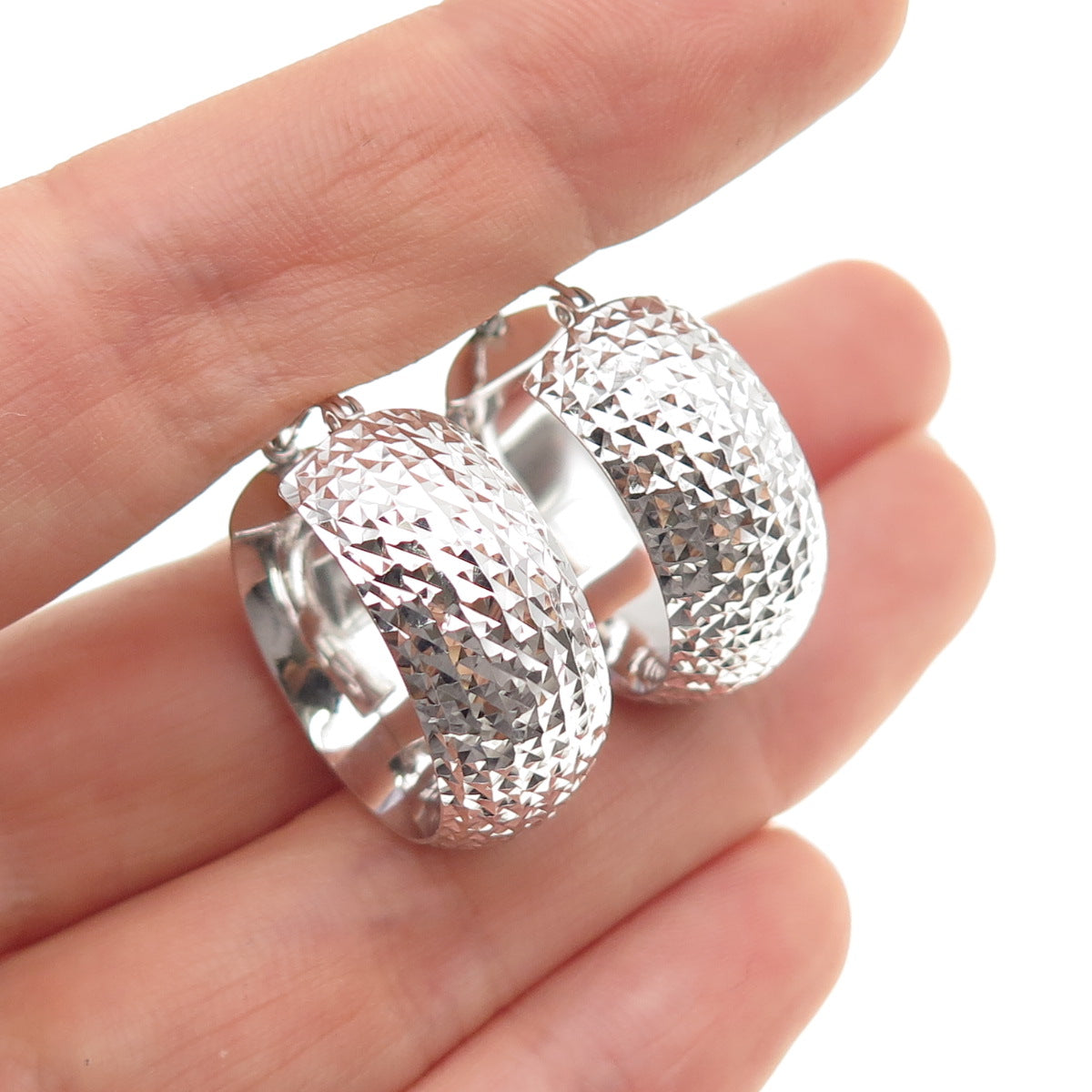 ANNIKA WITT 925 Sterling Silver Diamond-Cut Hoop Earrings