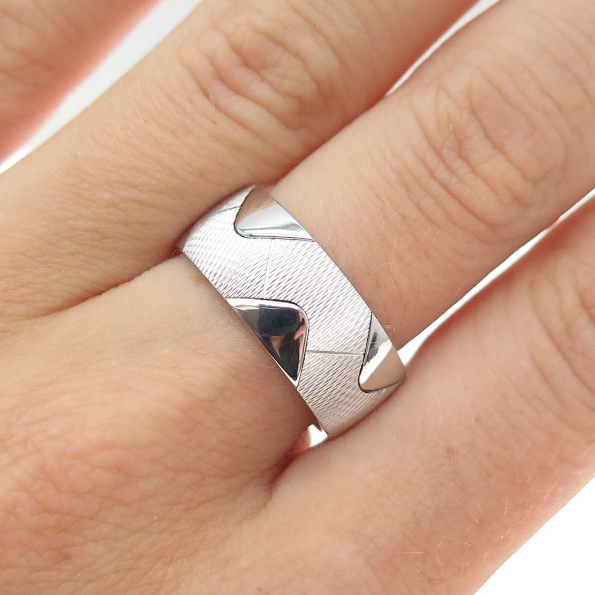NEOS 925 Sterling Silver Textured Zig Zag Band Ring Size 7.75