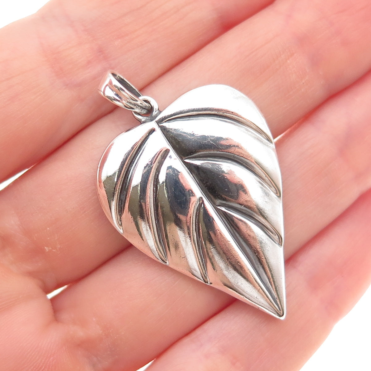 925 Sterling Silver Vintage Floral Leaf Oxidized Charm Pendant