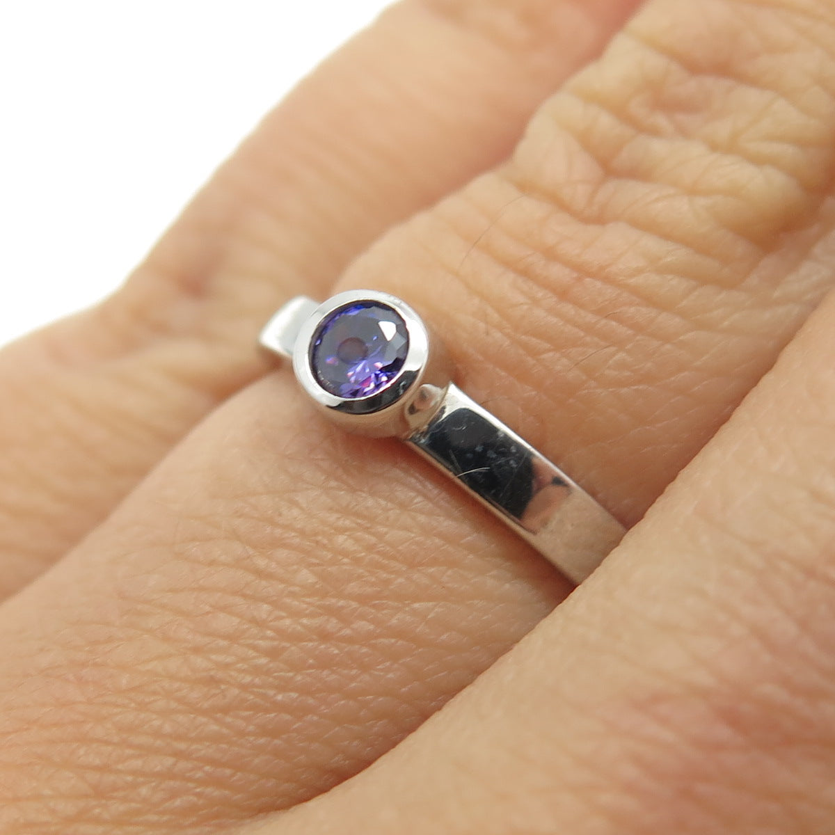 925 Sterling Silver Lavender Round-Cut Shaped C Z Ring Size 5.75