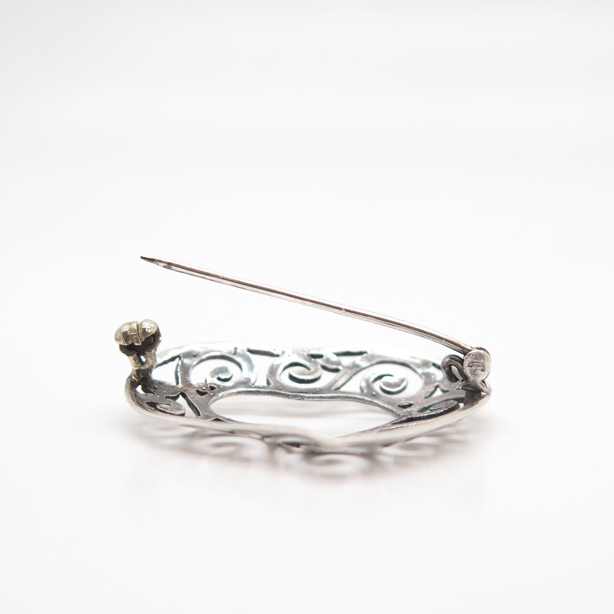 925 Sterling Silver Vintage Heart Ornate Pin Brooch