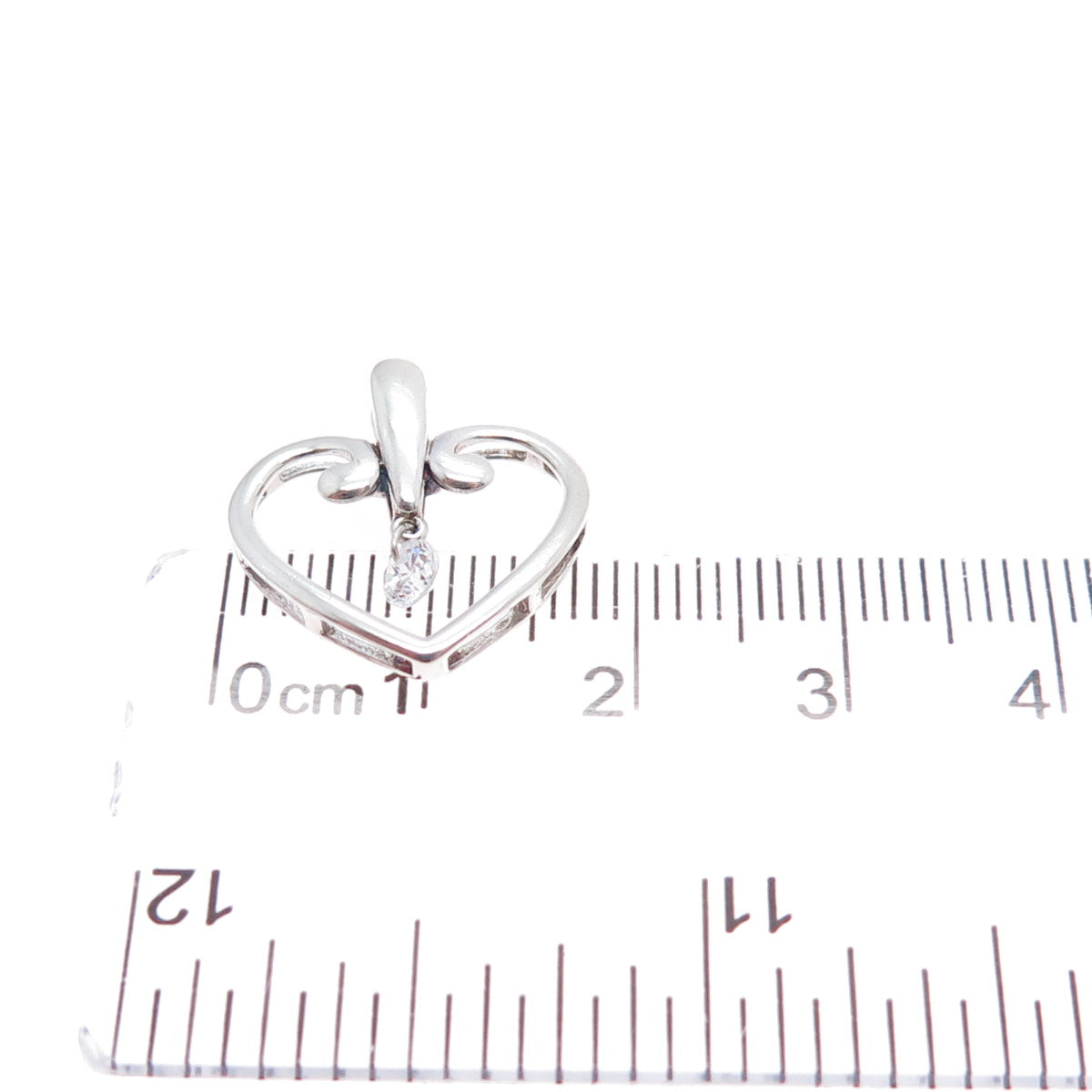925 Sterling Silver Vintage Round-Cut C Z Heart Minimalist Charm Pendant