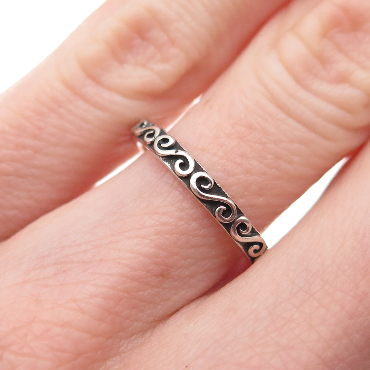 925 Sterling Silver Vintage Swirl Oxidized Band Ring Size 5.5