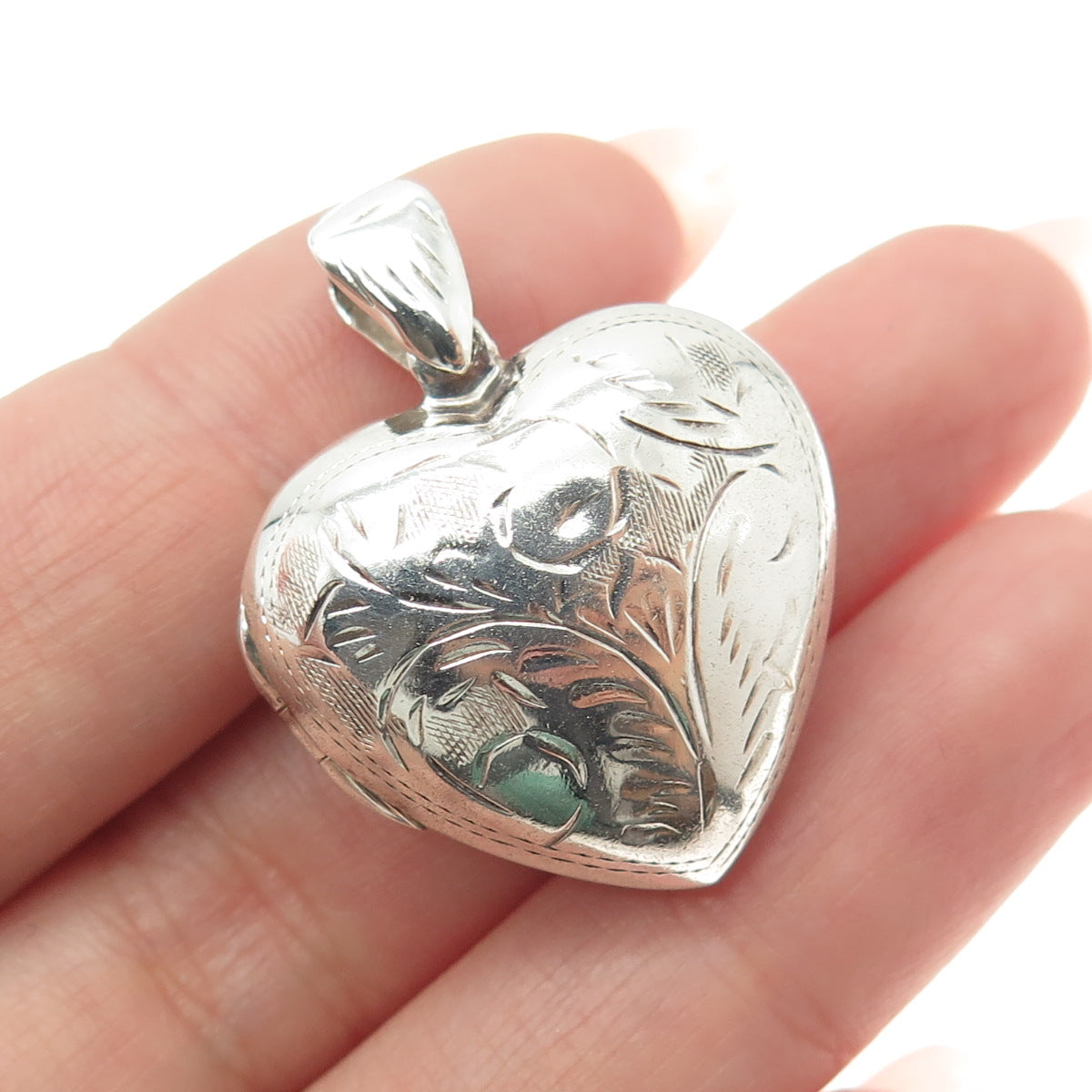 925 Sterling Silver Vintage Diamond-Cut Heart Locket Pendant