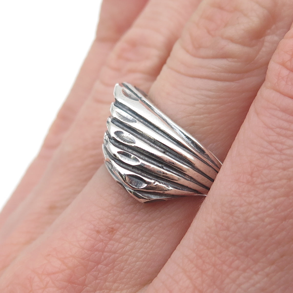 925 Sterling Silver Vintage Modernist Ribbed Oxidized Ring Size 7
