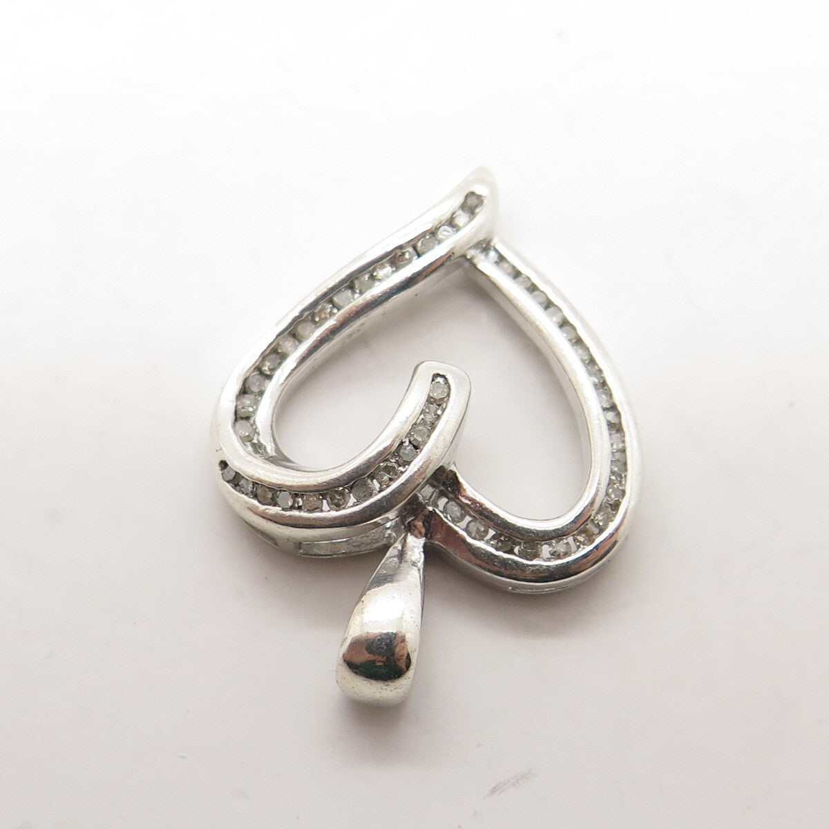 HN HENG NGAI 925 Sterling Silver Real Round-Cut Diamond Heart Pendant