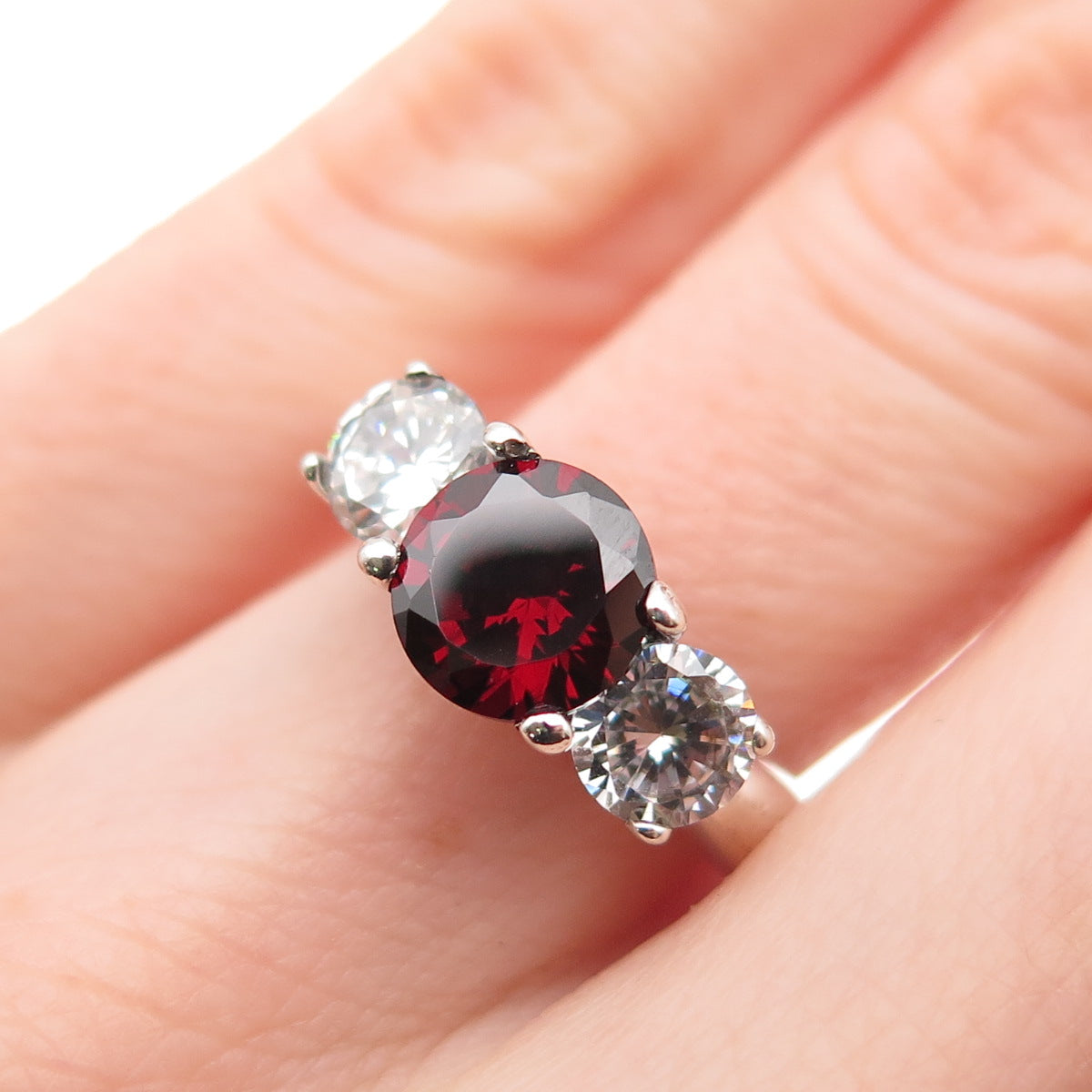 925 Sterling Silver Vintage Real Round-Cut Red Garnet & C Z Ring Size 6
