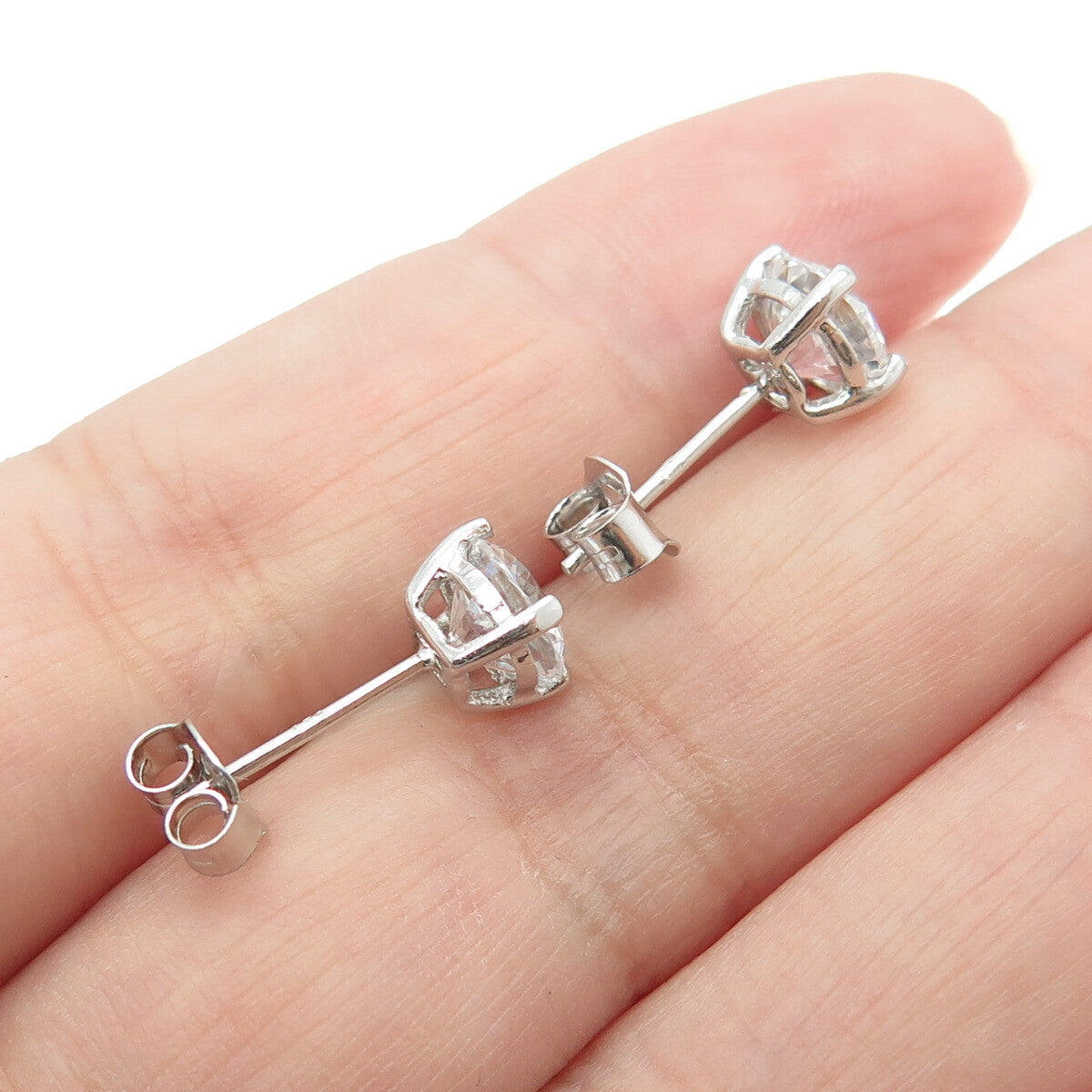 925 Sterling Silver Round-Cut Shaped C Z Stud Earrings