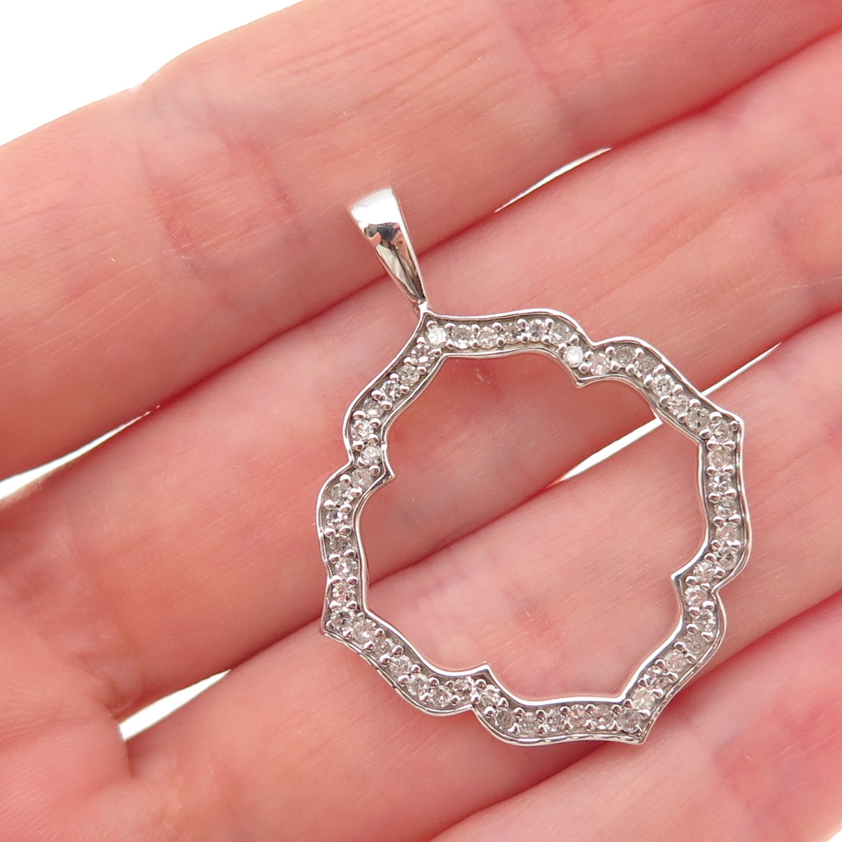 Heng Ngai 925 Sterling Silver Real Round-Cut Diamond Floral Charm Pendant
