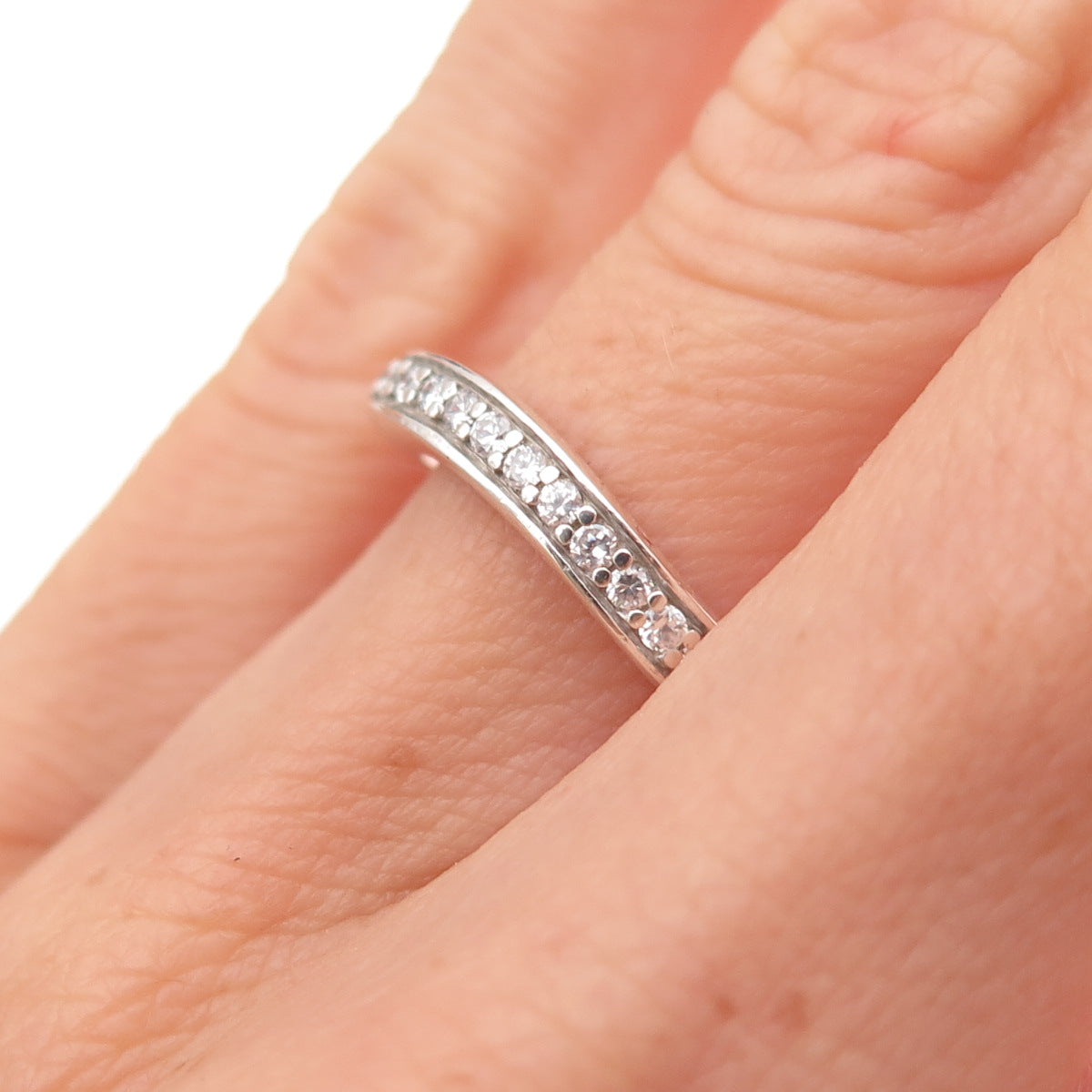 Jewelry Concepts 925 Sterling Silver Round-Cut C Z Wavy Band Ring Size 5