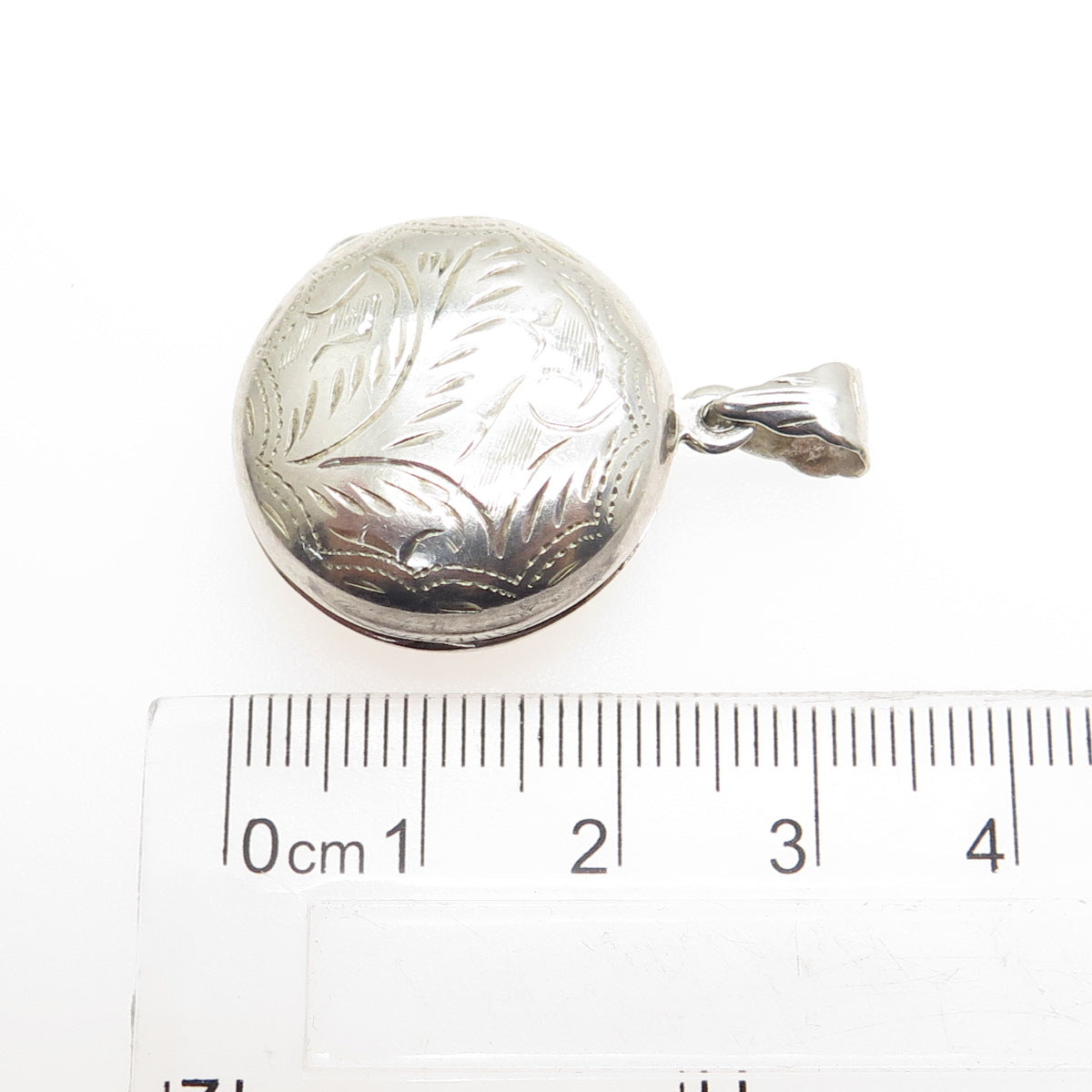 925 Sterling Silver Vintage Engraved Round Locket Pendant