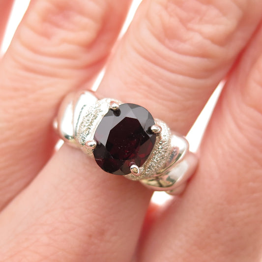 925 Sterling Silver Vintage Real Oval-Cut Red Garnet Modernist Ring Size 9