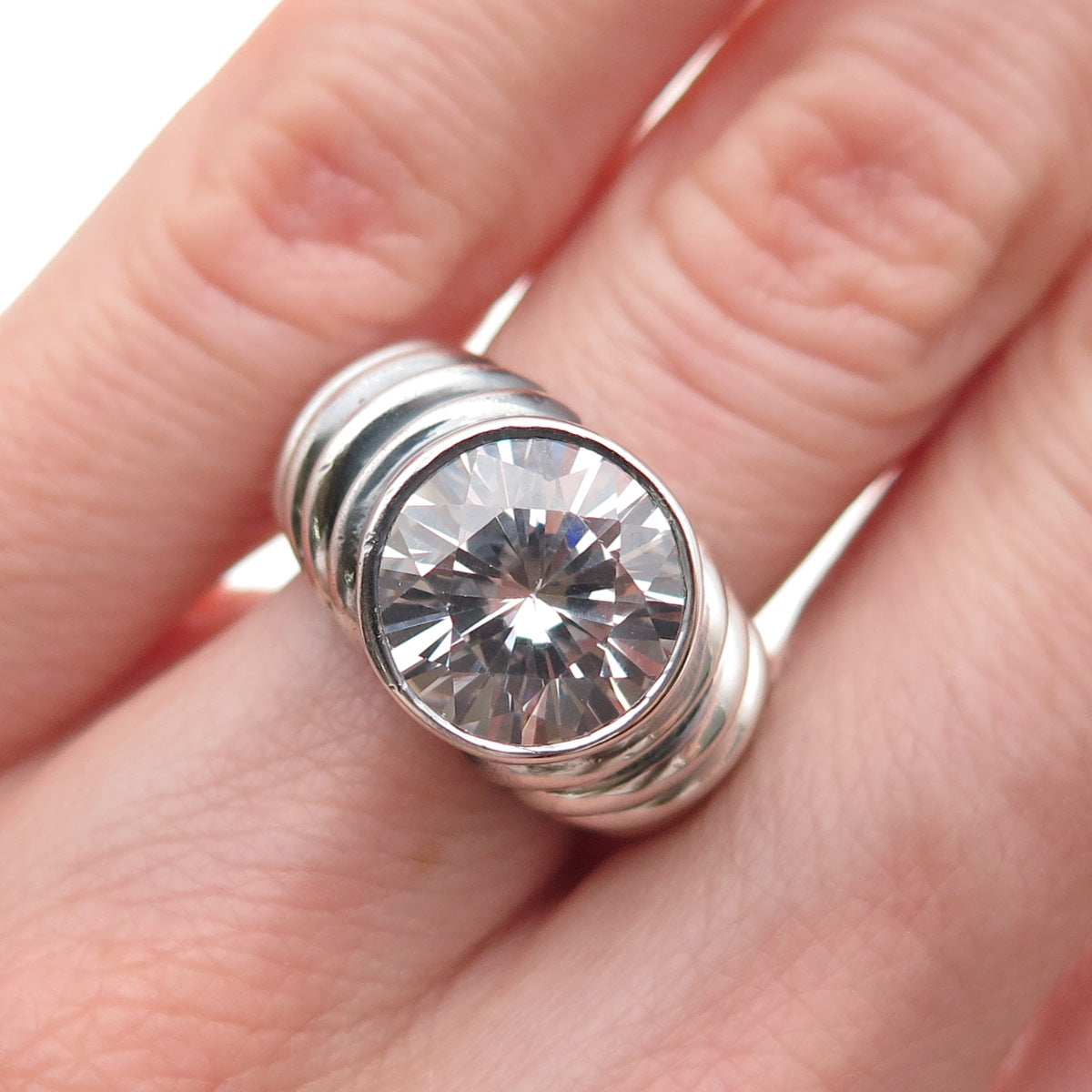 925 Sterling Silver Vintage Round-Cut C Z Modernist Oxidized Ring Size 6