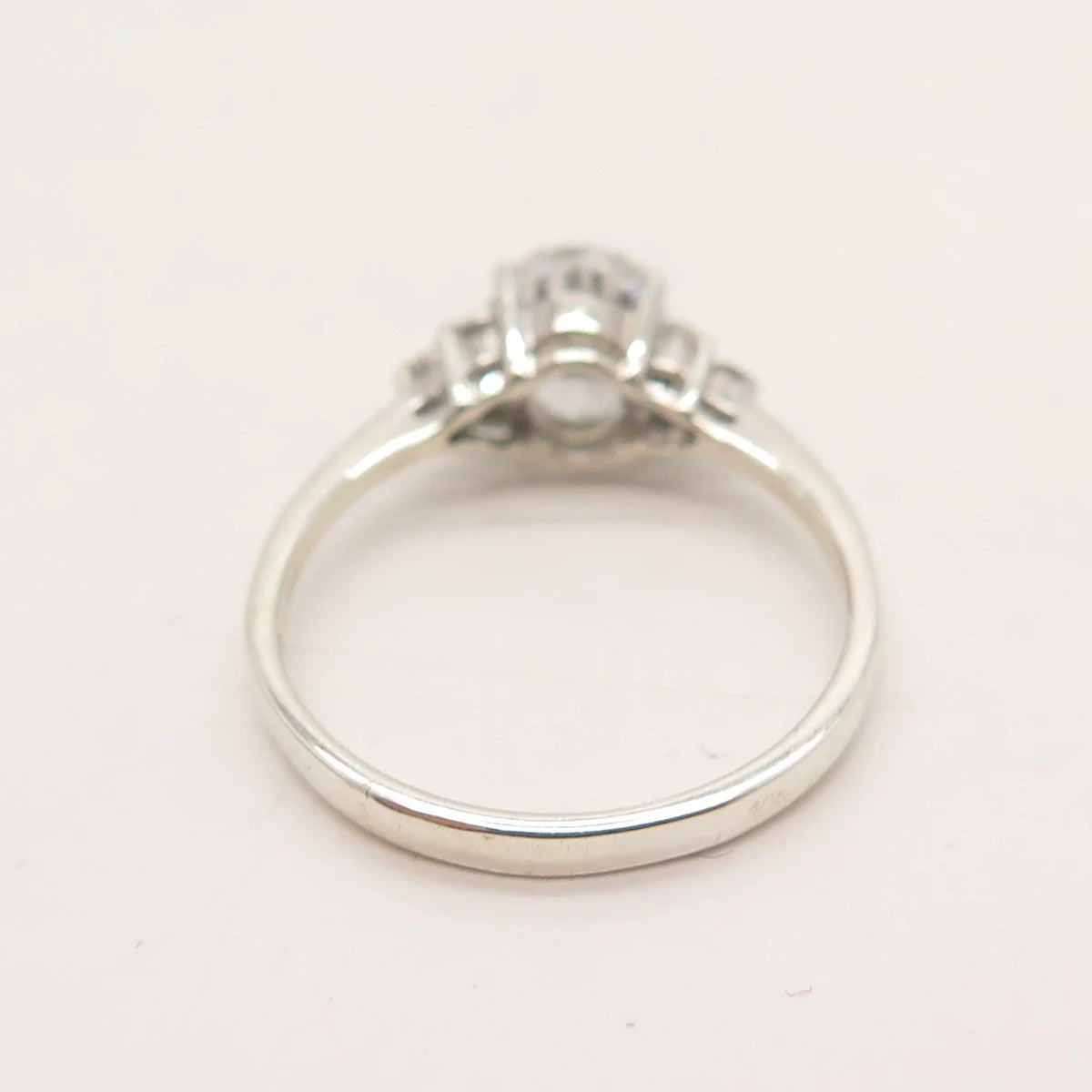 925 Sterling Silver Oval-Cut C Z Ring Size 7.25