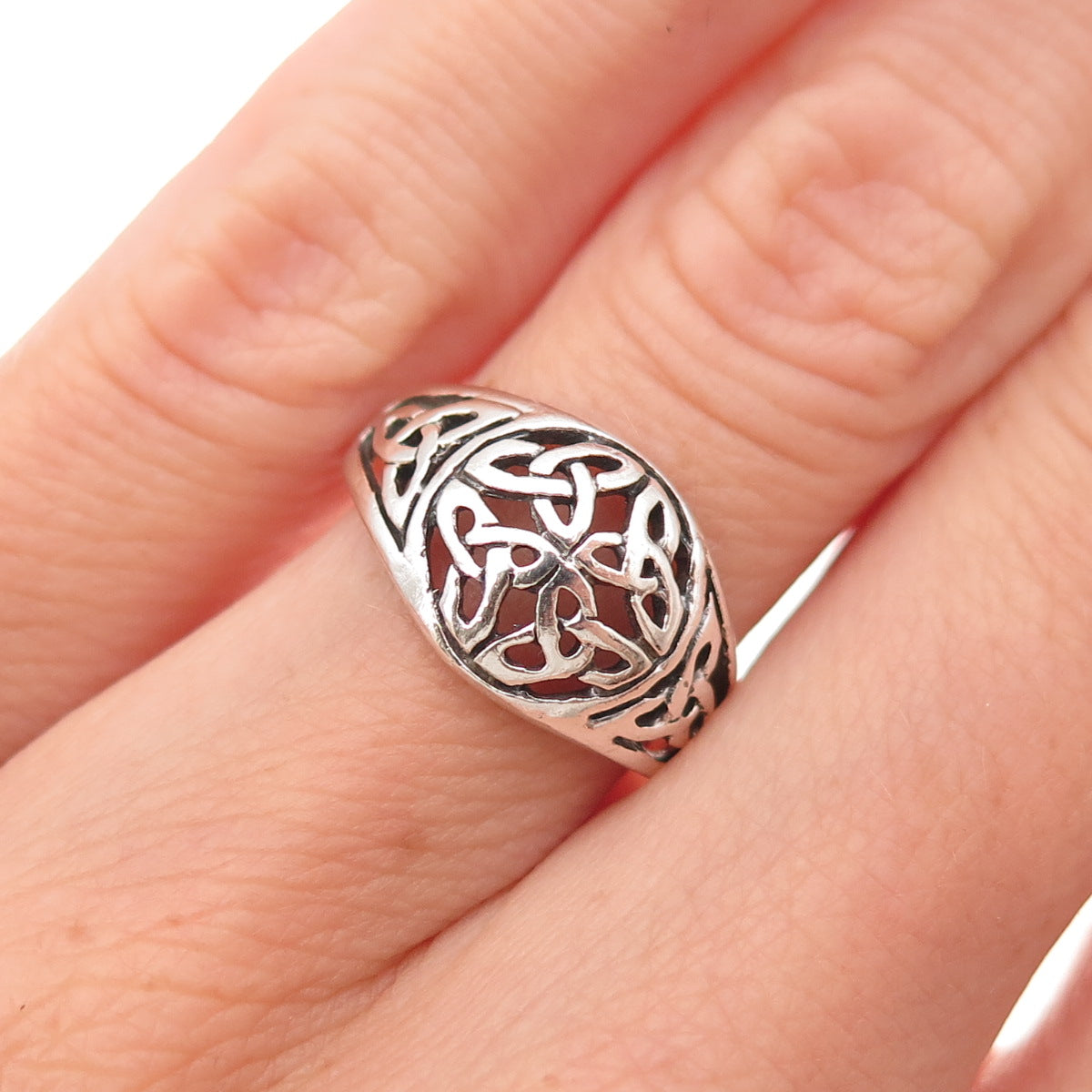 925 Sterling Silver Vintage Celtic Trinity Knot Oxidized Ring Size 4.75