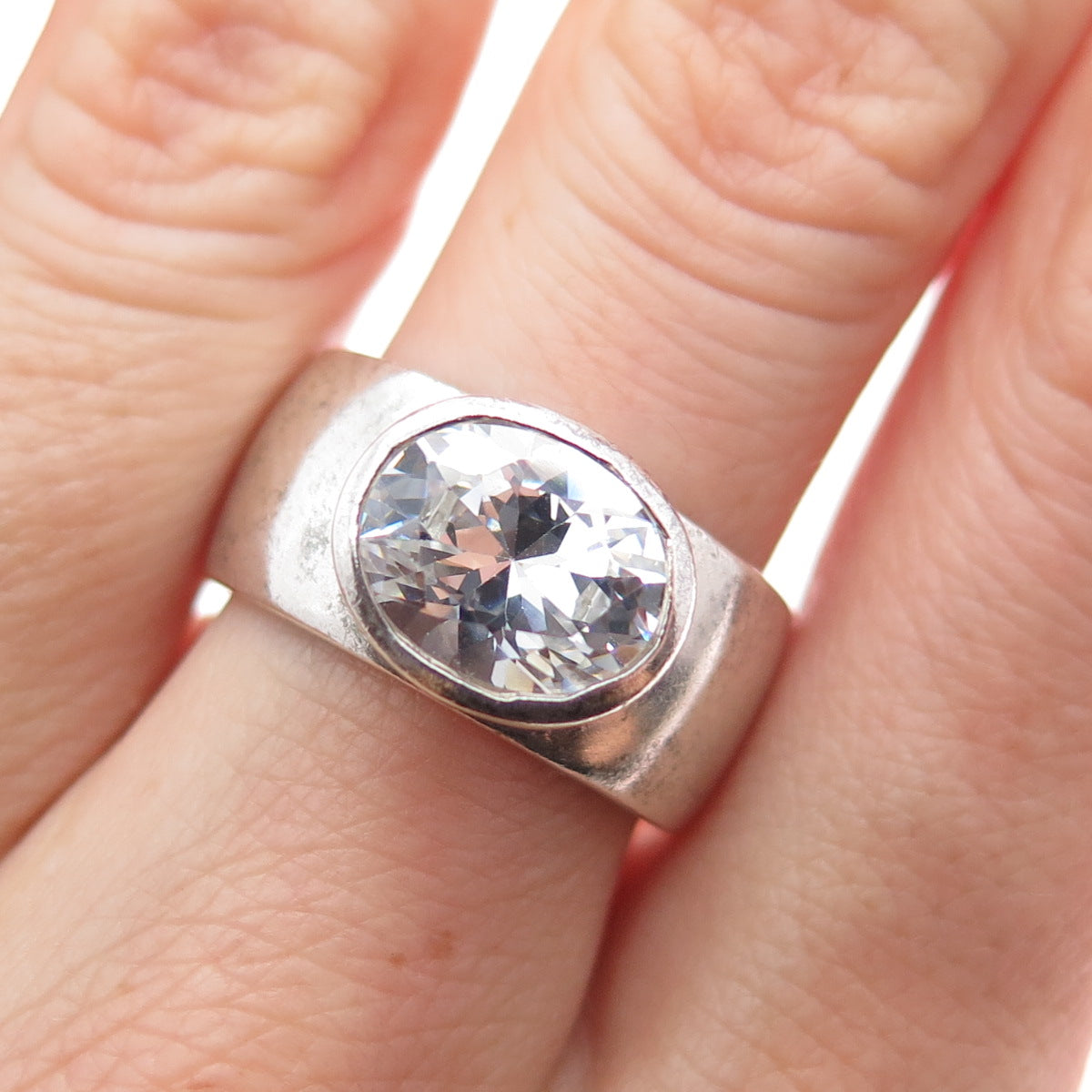 925 Sterling Silver Vintage Oval-Cut C Z Modernist Ring Size 8.25