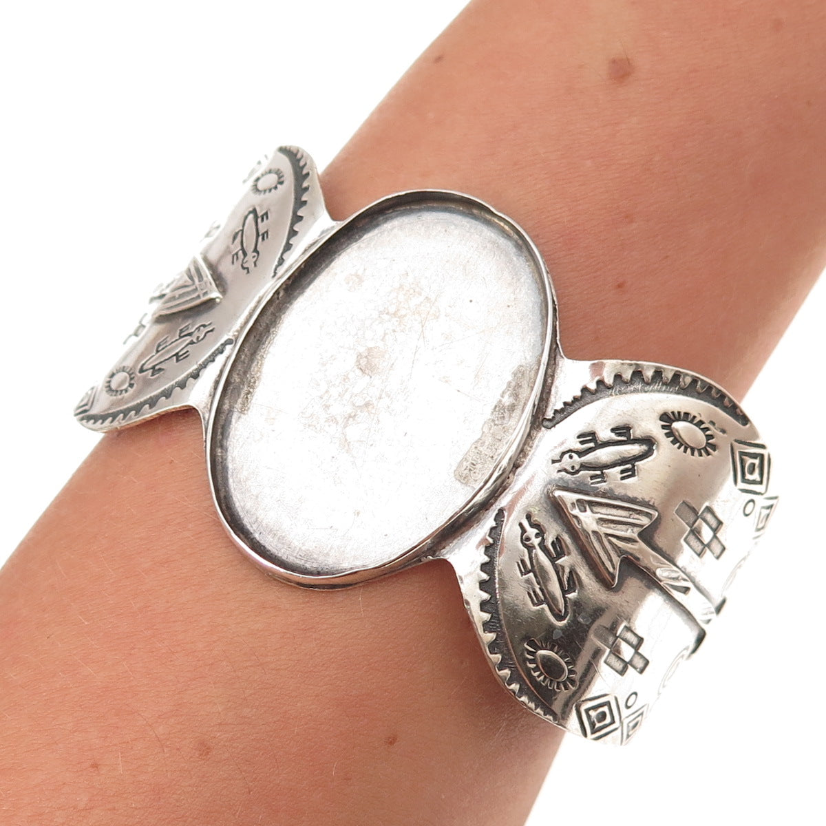 Old Pawn Sterling Silver Vintage Arrow Adjustable Bracelet 7.75" (missing stone)