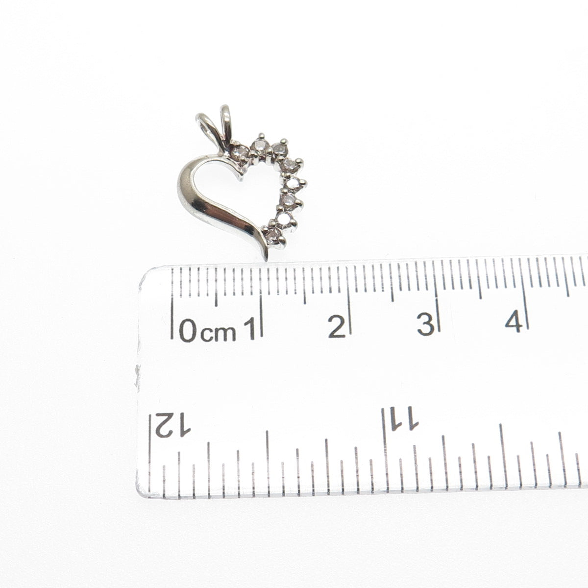 925 Sterling Silver Vintage Round-Cut C Z Heart Minimalist Charm Pendant