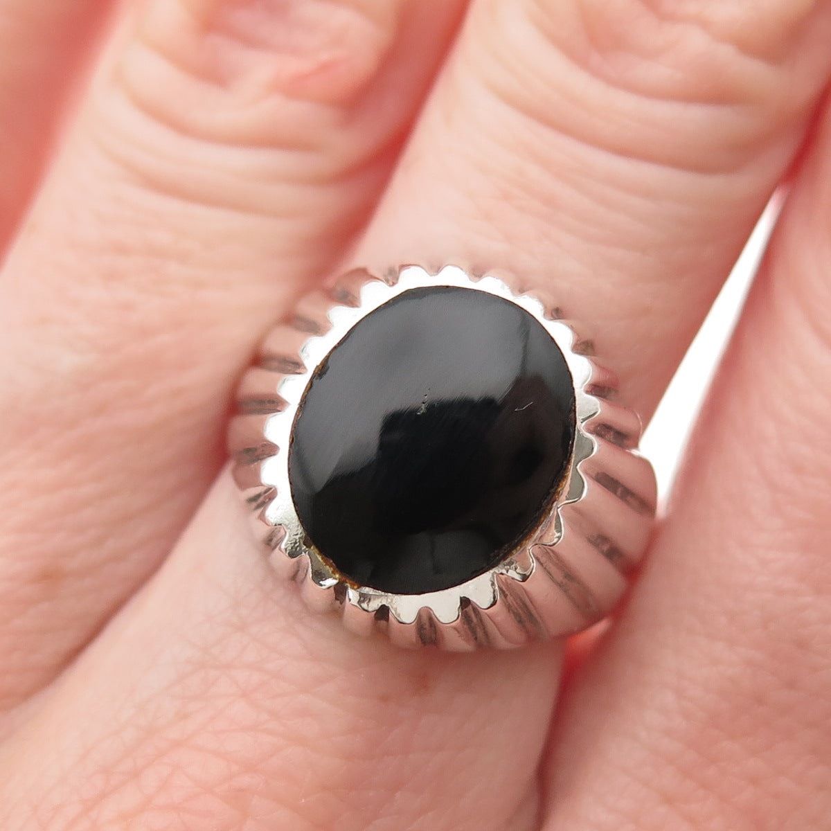 Old Pawn Sterling Silver Vintage Southwestern Black Onyx Tribal Ring Size 8.25
