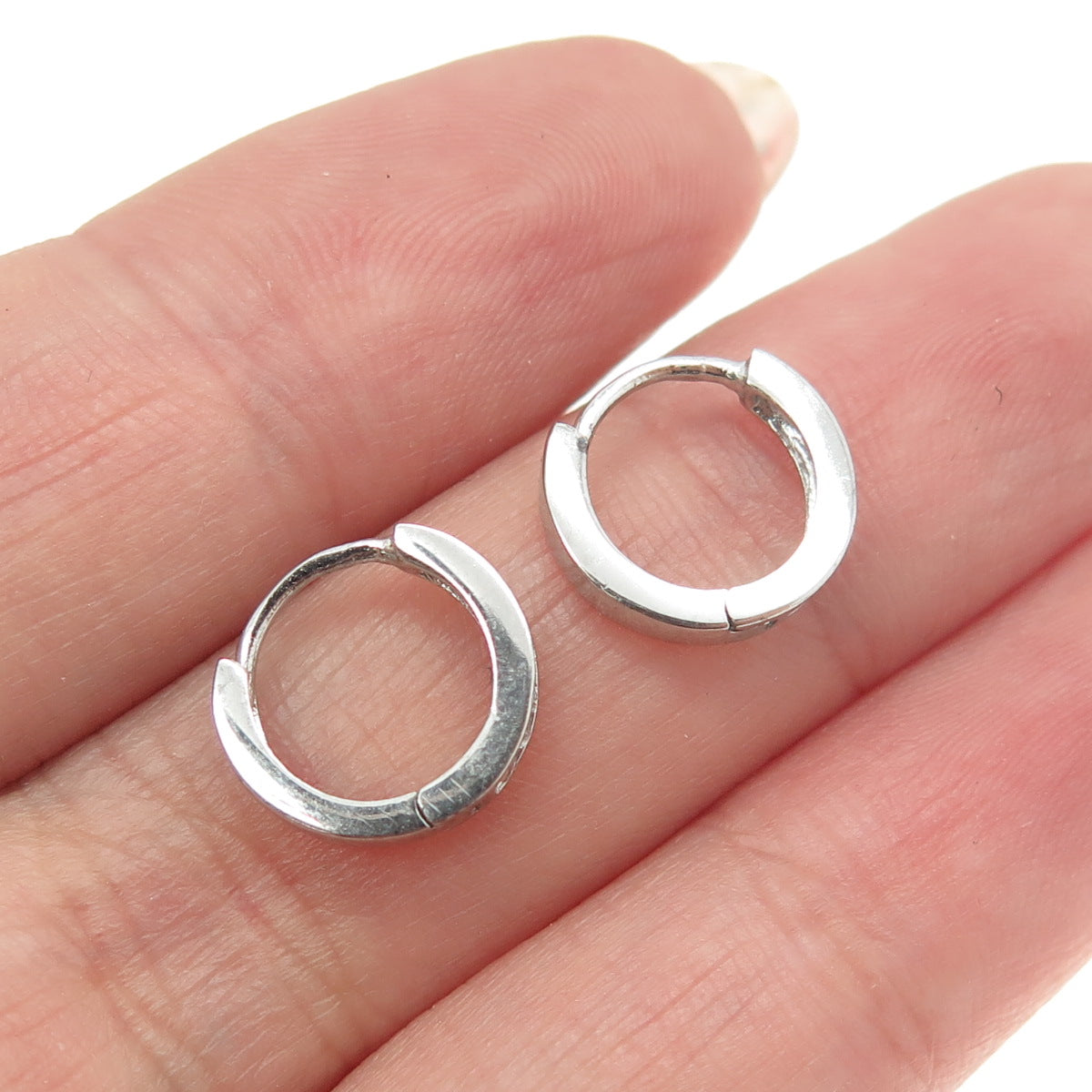 RIIF 925 Sterling Silver Round-Cut C Z Hoop Earrings